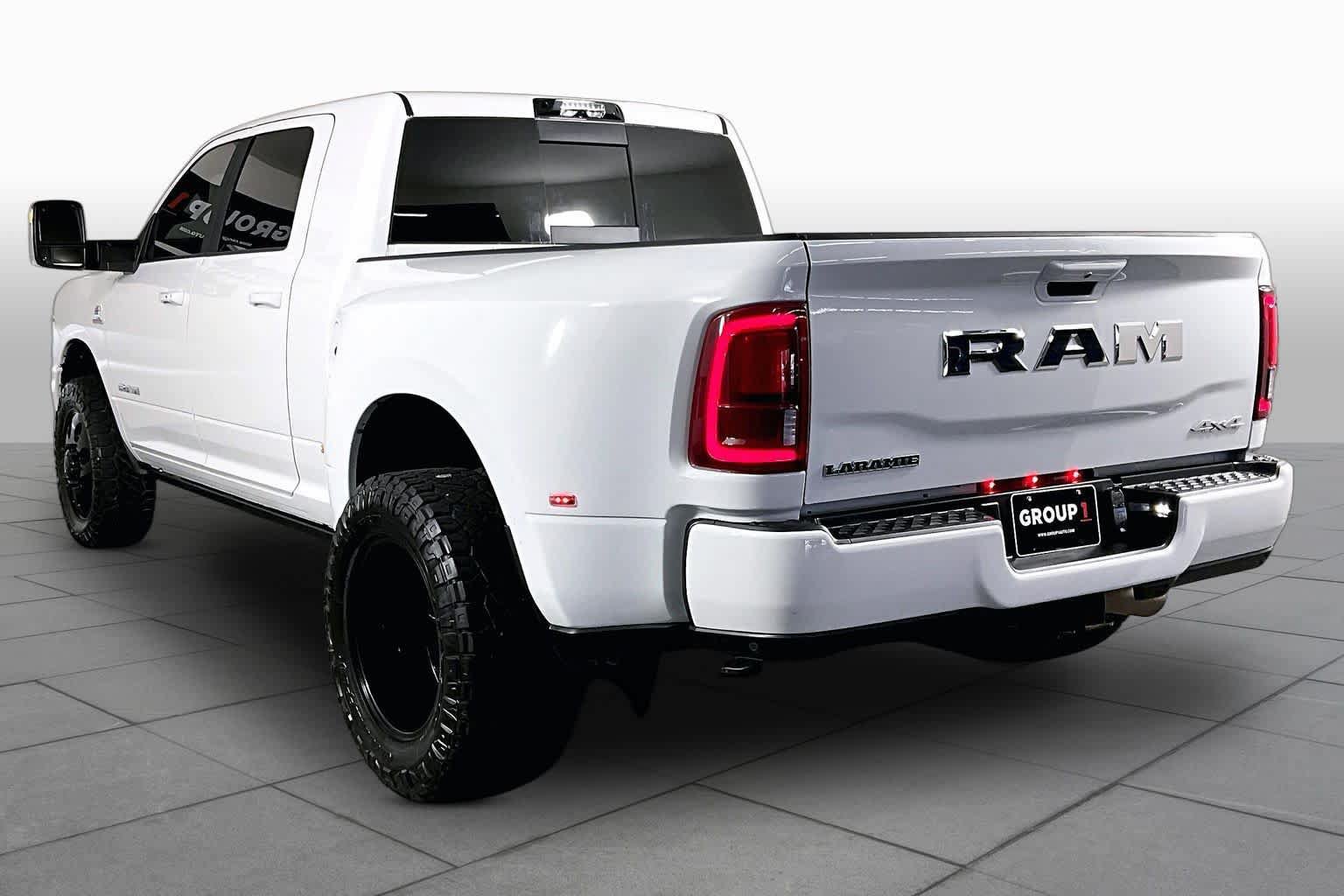 Used 2026 RAM 3500 Laramie AWD/4WD image 11