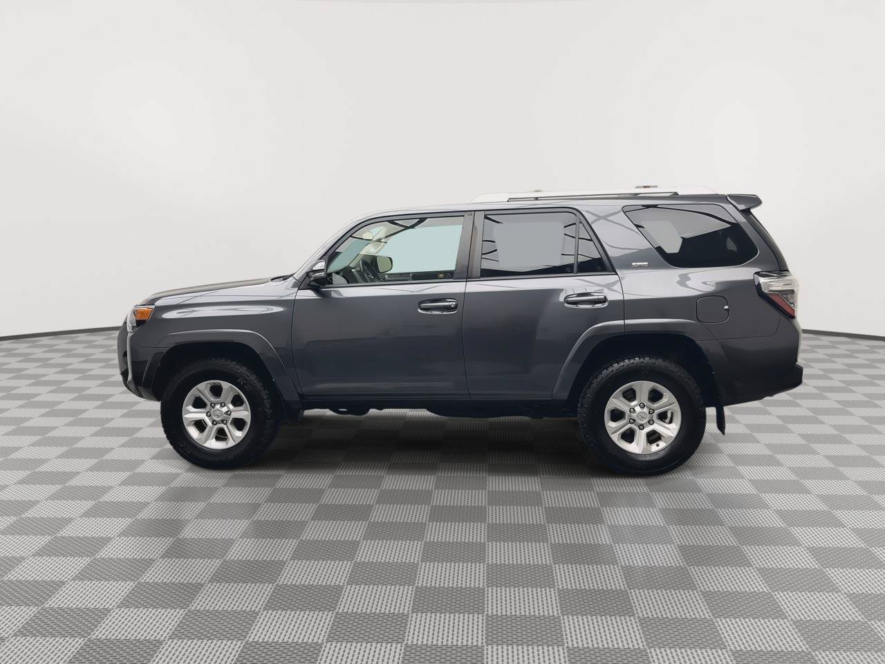 Used 2018 Toyota 4Runner SR5 Premium AWD/4WD image 35