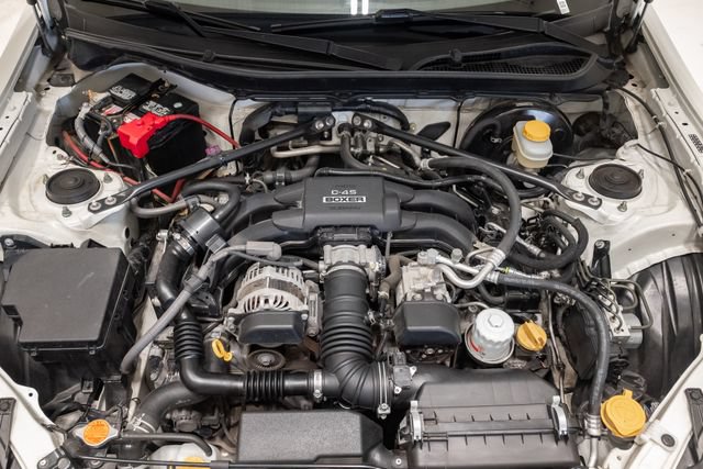 Used 2018 Toyota 86 RWD image 3