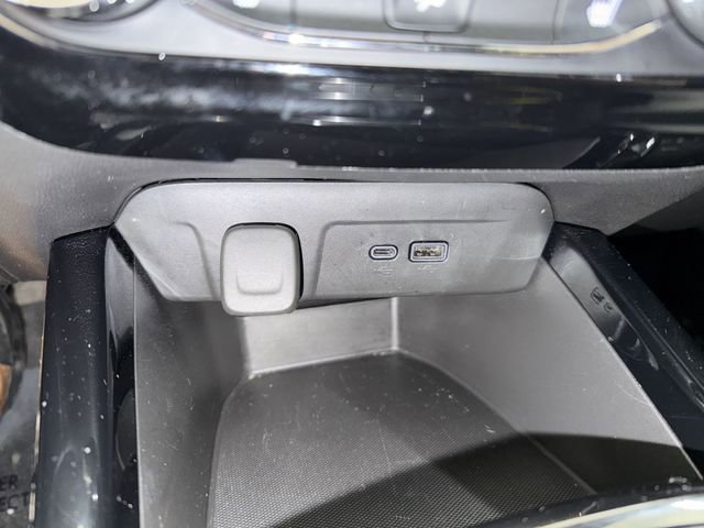 Used 2025 Chevrolet Trax LT w/ LT Convenience Package image 24