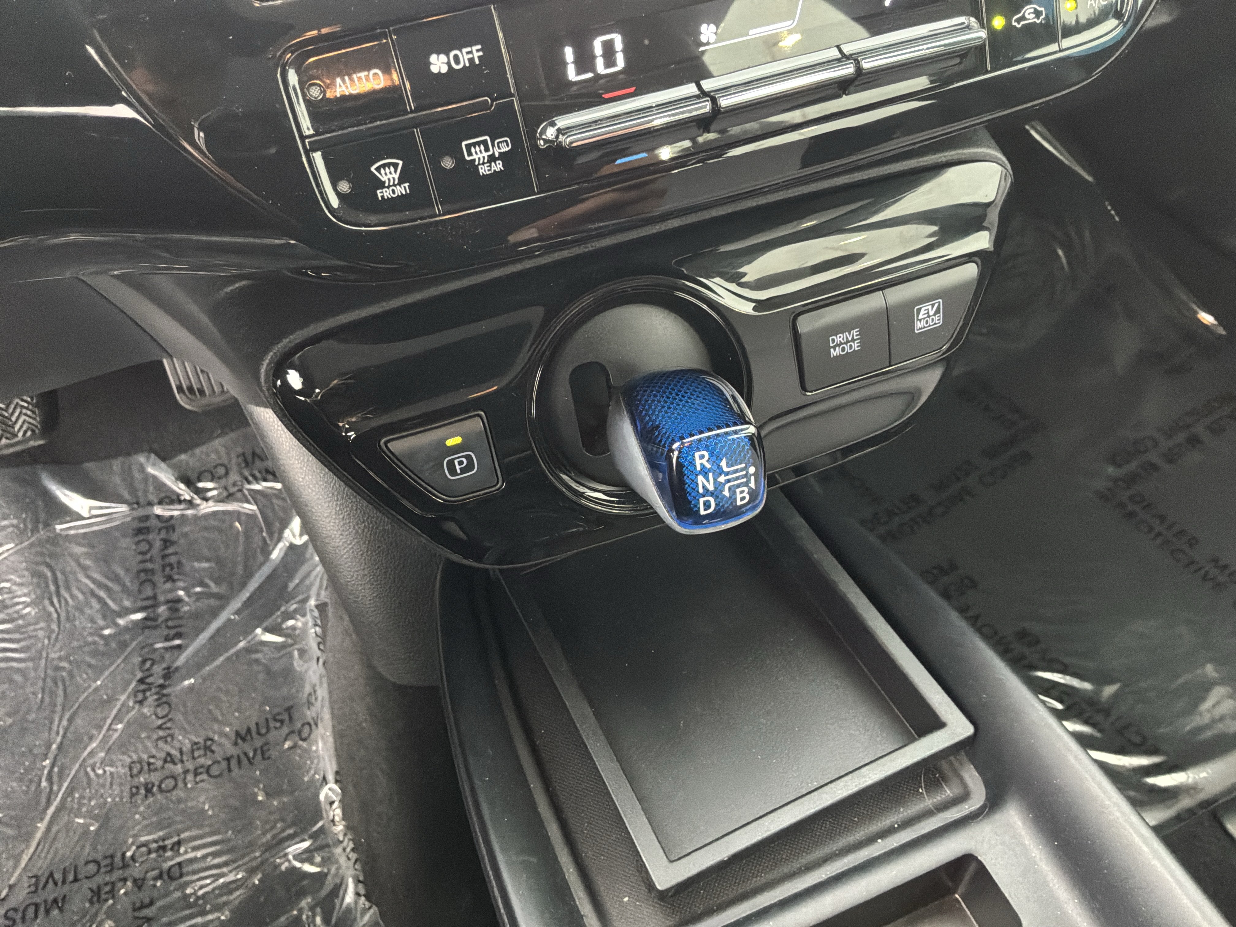 Used 2020 Toyota Prius LE AWD/4WD image 26