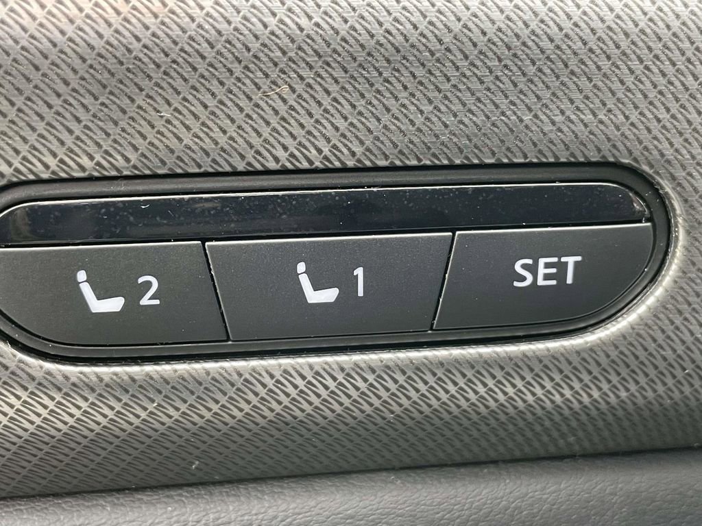 Used 2025 INFINITI QX60 Luxe w/ Black Edition image 19