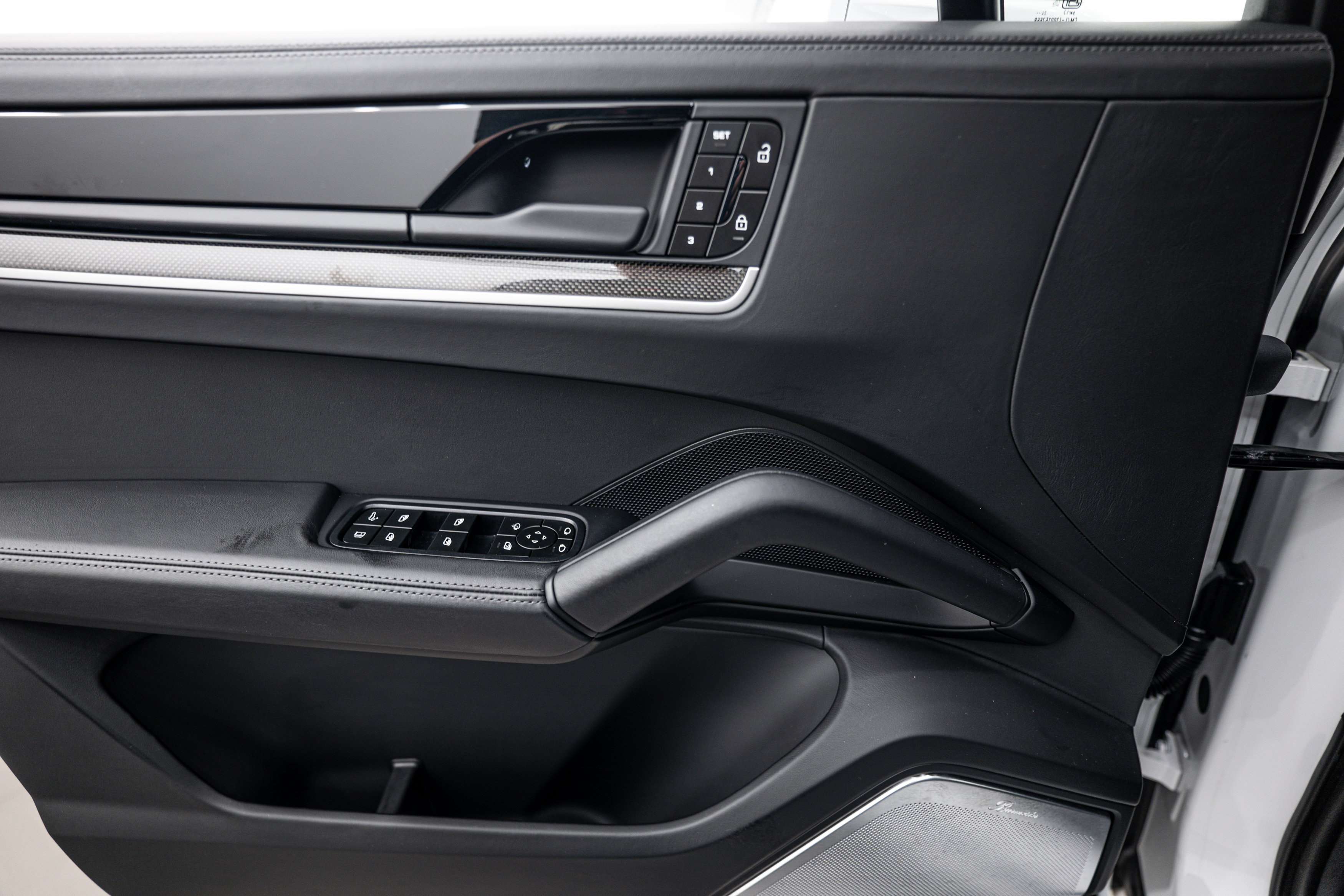 Certified 2025 Porsche Cayenne Turbo AWD/4WD image 18