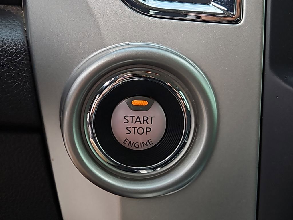 Used 2018 Nissan Titan SV w/ SV Convenience Package RWD image 25