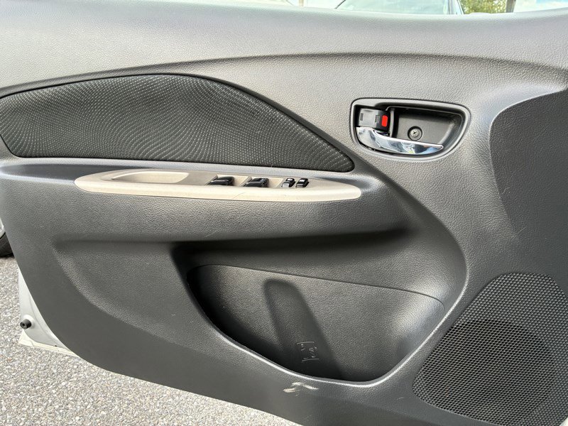 Used 2009 Toyota Yaris Sedan image 13