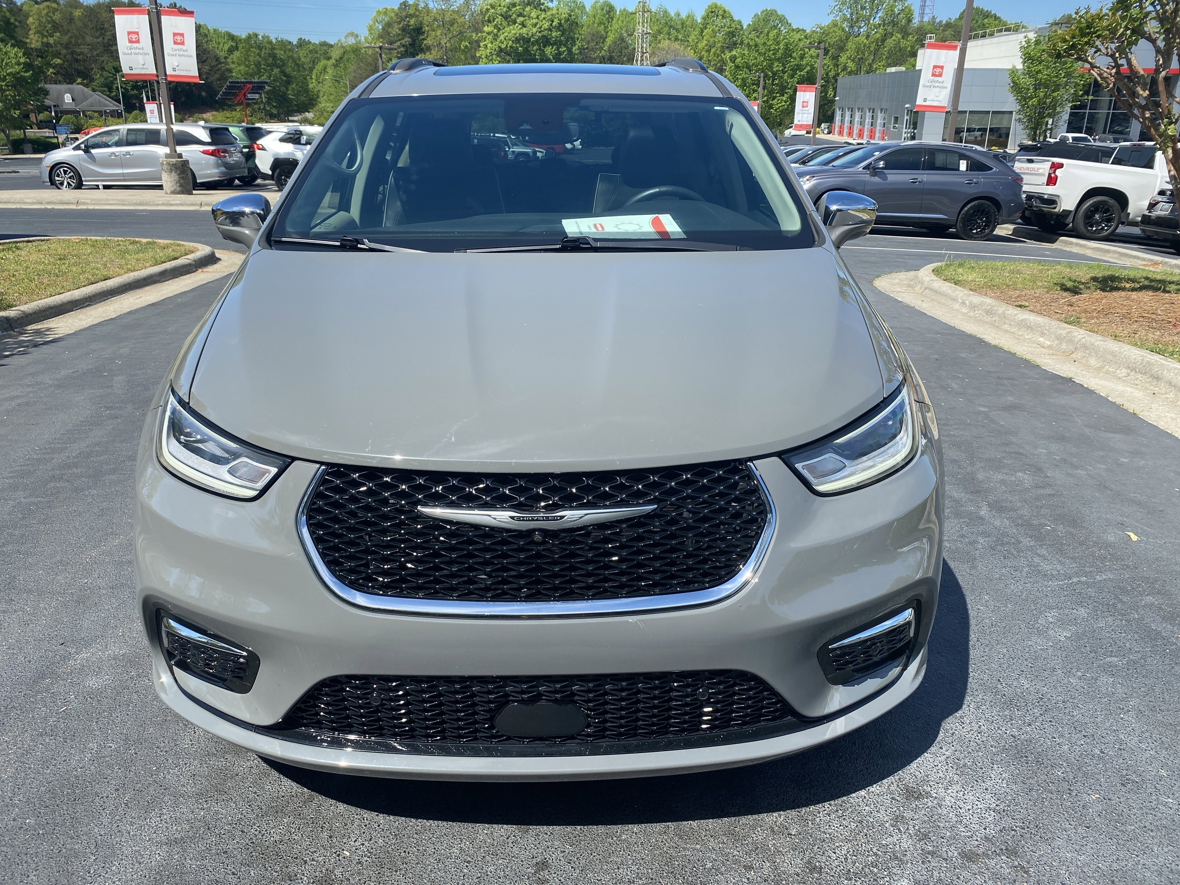 Used 2022 Chrysler Pacifica Limited image 2