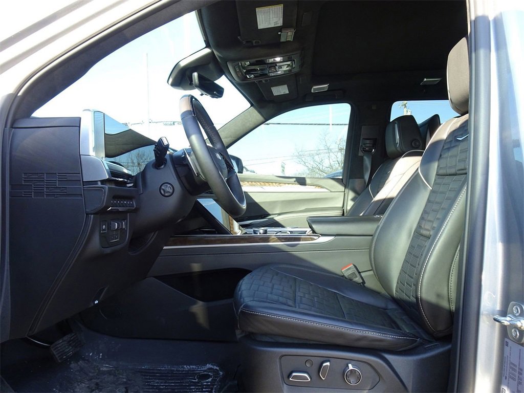 Certified 2025 Cadillac Escalade Sport Platinum w/ LPO, Floor Liner Package image 3