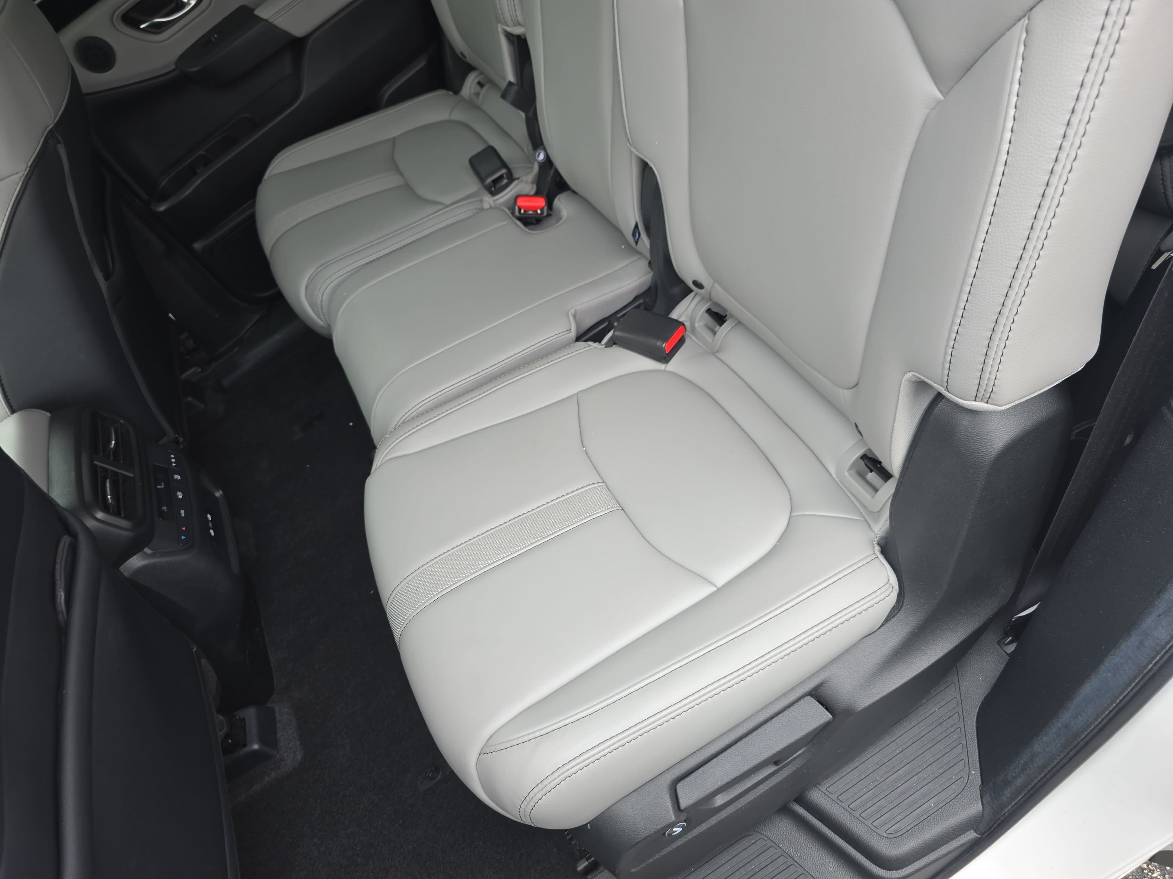Certified 2024 Honda Pilot Touring image 14