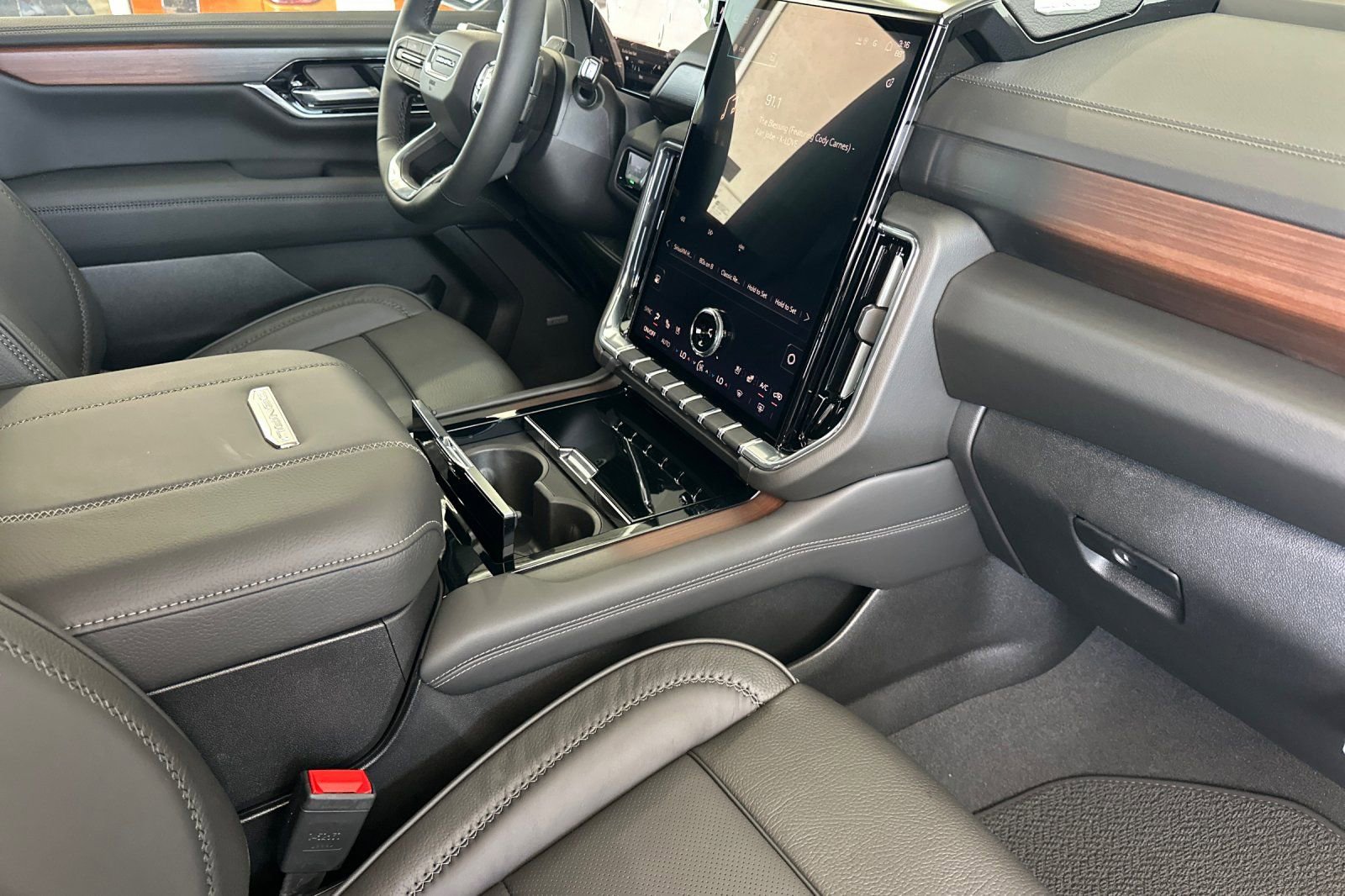 New 2026 GMC Yukon Denali w/ Denali Reserve Package image 18