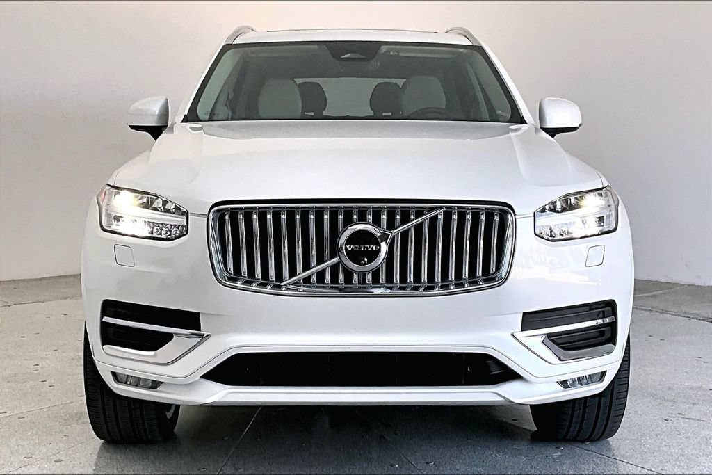 Certified 2025 Volvo XC90 B6 Plus w/ Protection Package Premier AWD/4WD image 3