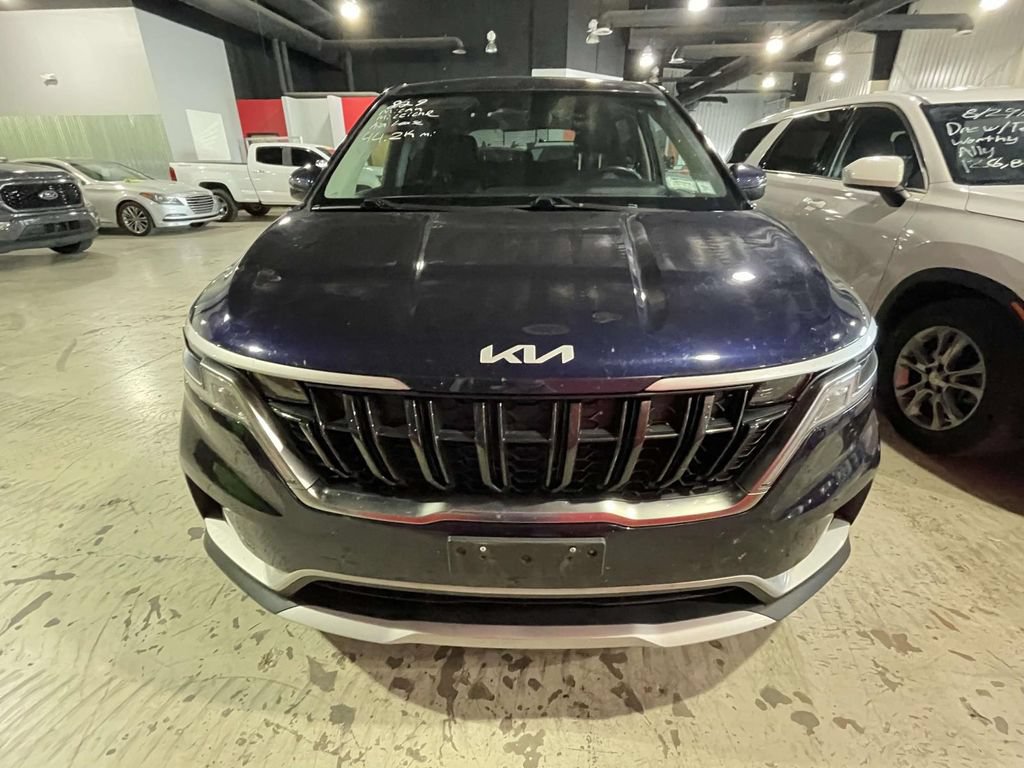 Used 2024 Kia Carnival LX FWD image 2