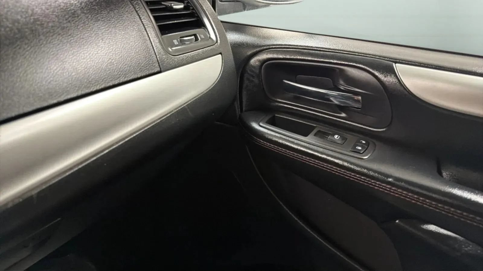 Used 2019 Dodge Grand Caravan GT FWD image 16