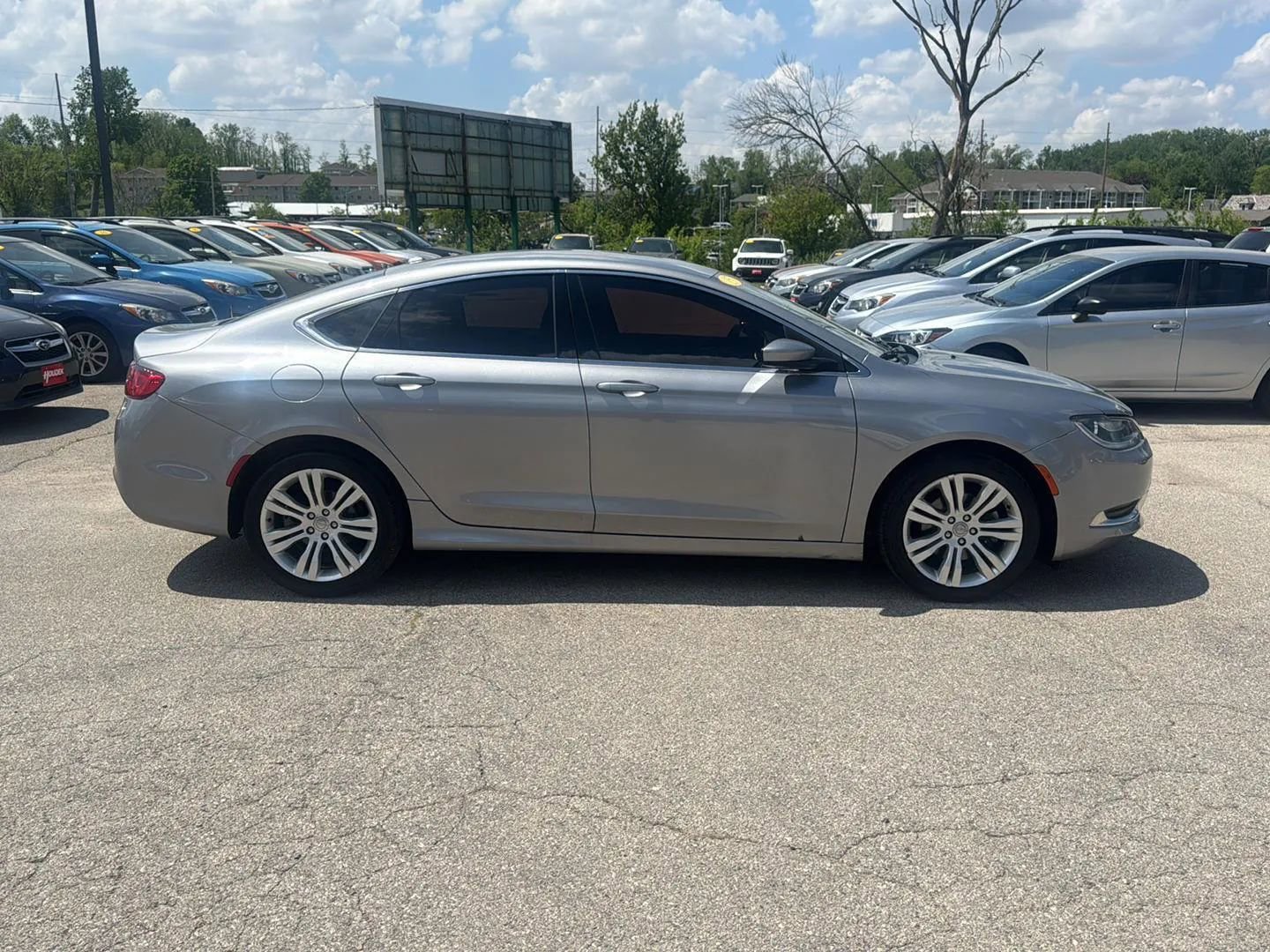 Used 2015 Chrysler 200 Limited w/ Convenience Group image 2