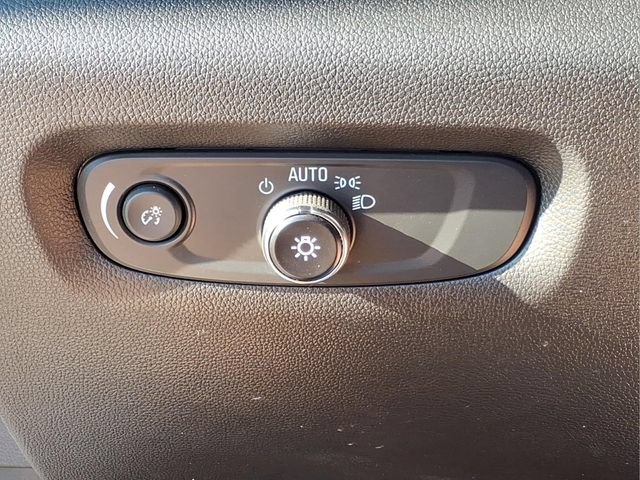Used 2023 Chevrolet Traverse LT FWD image 18