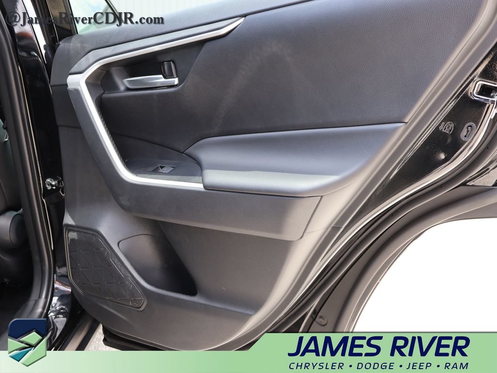 Used 2025 Toyota RAV4 XLE AWD/4WD image 11