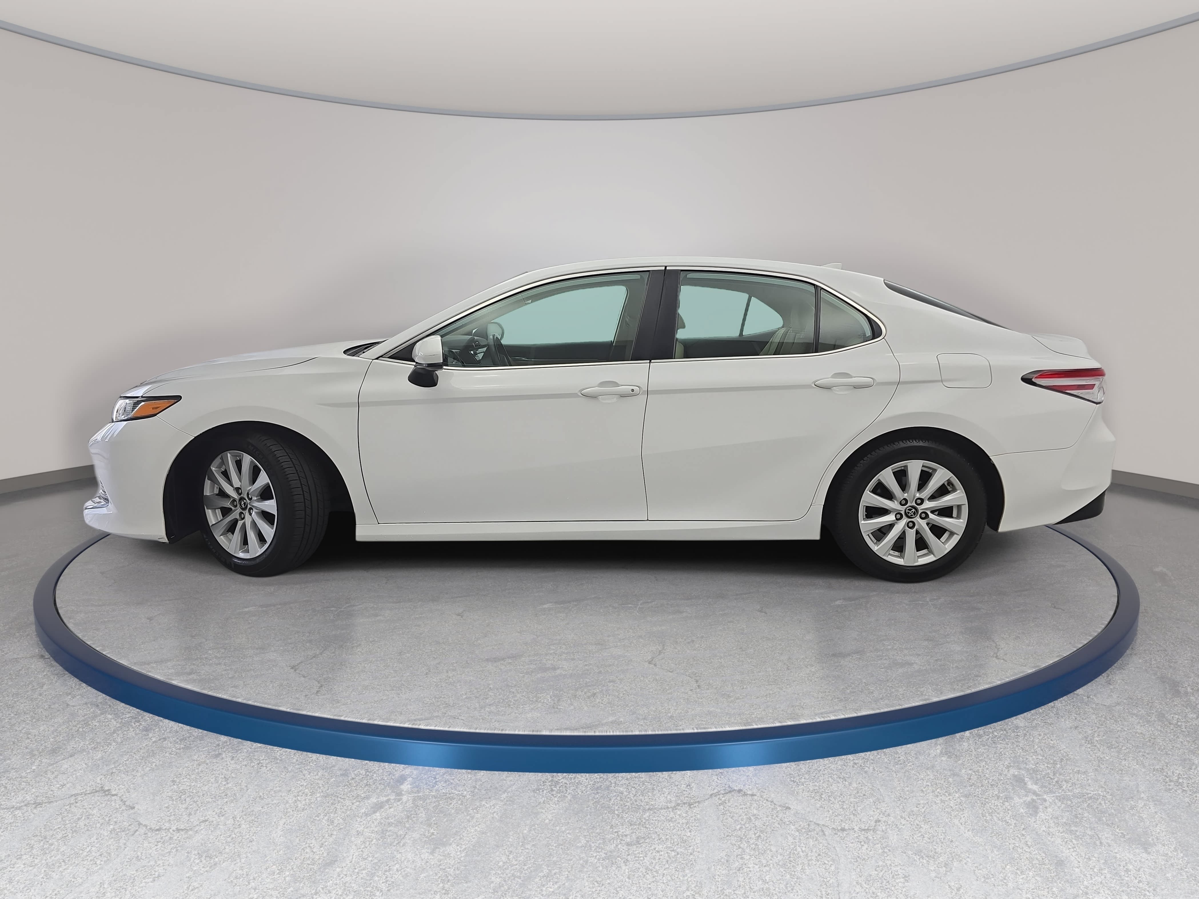 Used 2019 Toyota Camry LE FWD image 8