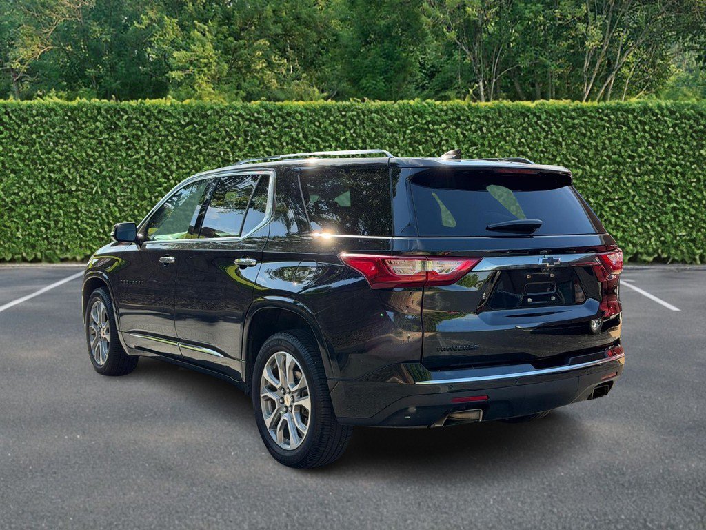 Used 2020 Chevrolet Traverse Premier w/ LPO, Blackout Package FWD image 6