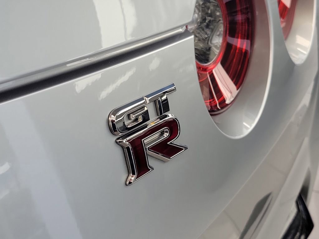 Used 2024 Nissan GT-R Premium w/ Premium Interior Package image 12