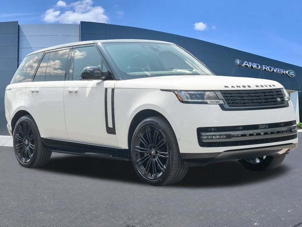 Used 2024 Land Rover Range Rover SE AWD/4WD image 3