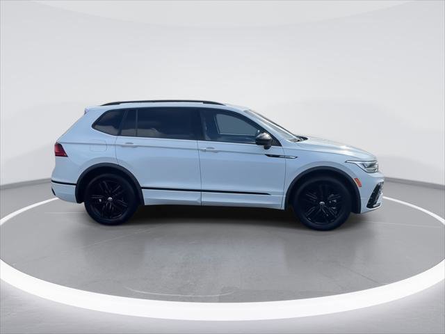 Certified 2022 Volkswagen Tiguan SE R-Line AWD/4WD image 9