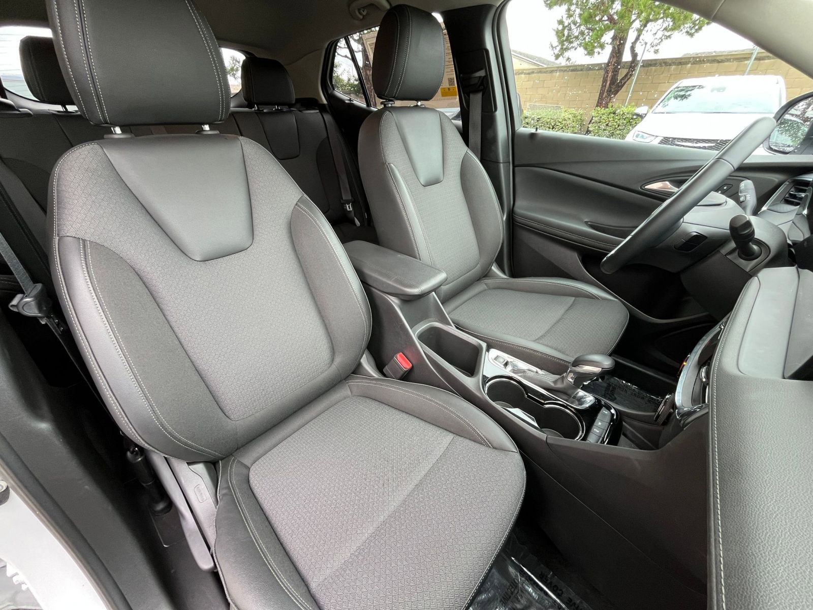 Used 2025 Buick Encore GX Preferred image 36