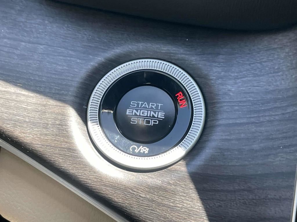 Certified 2025 Jeep Grand Cherokee Limited image 36