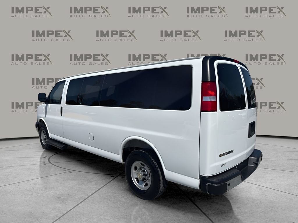 Used 2025 Chevrolet Express 3500 LT w/ LT Preferred Equipment Group RWD image 3