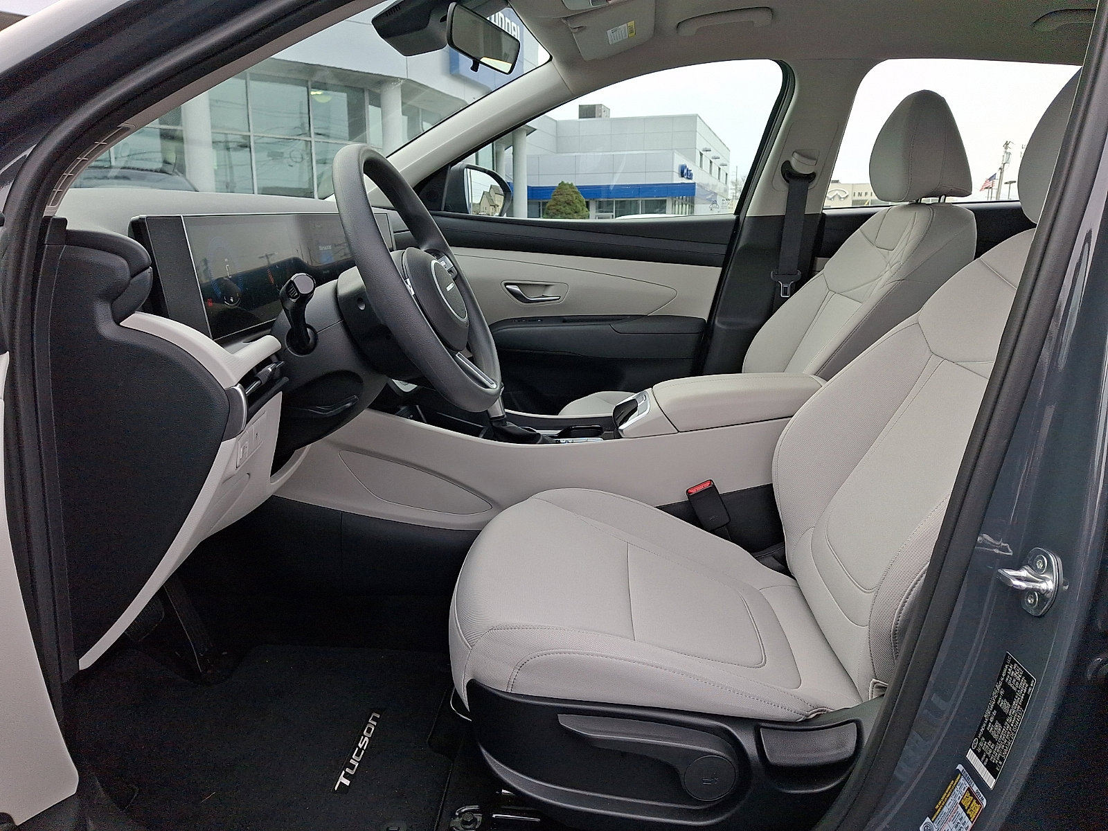 Used 2025 Hyundai Tucson SE image 13