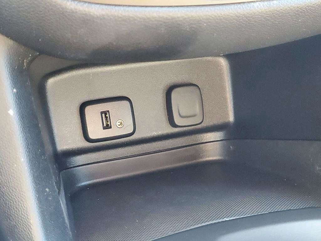 Used 2018 Chevrolet Equinox LT FWD image 16