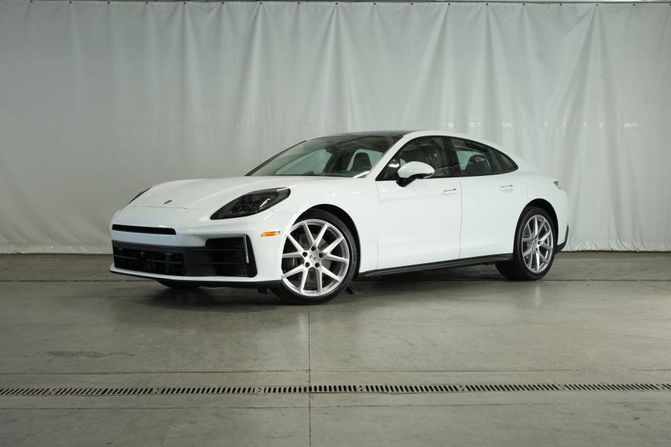 Certified 2025 Porsche Panamera 4 AWD/4WD image 1