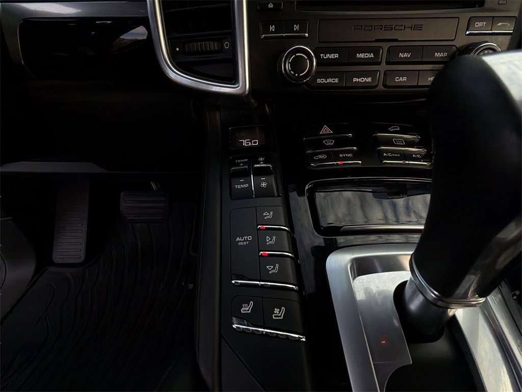 Used 2017 Porsche Cayenne Platinum Edition w/ Premium Package (PJV) image 31