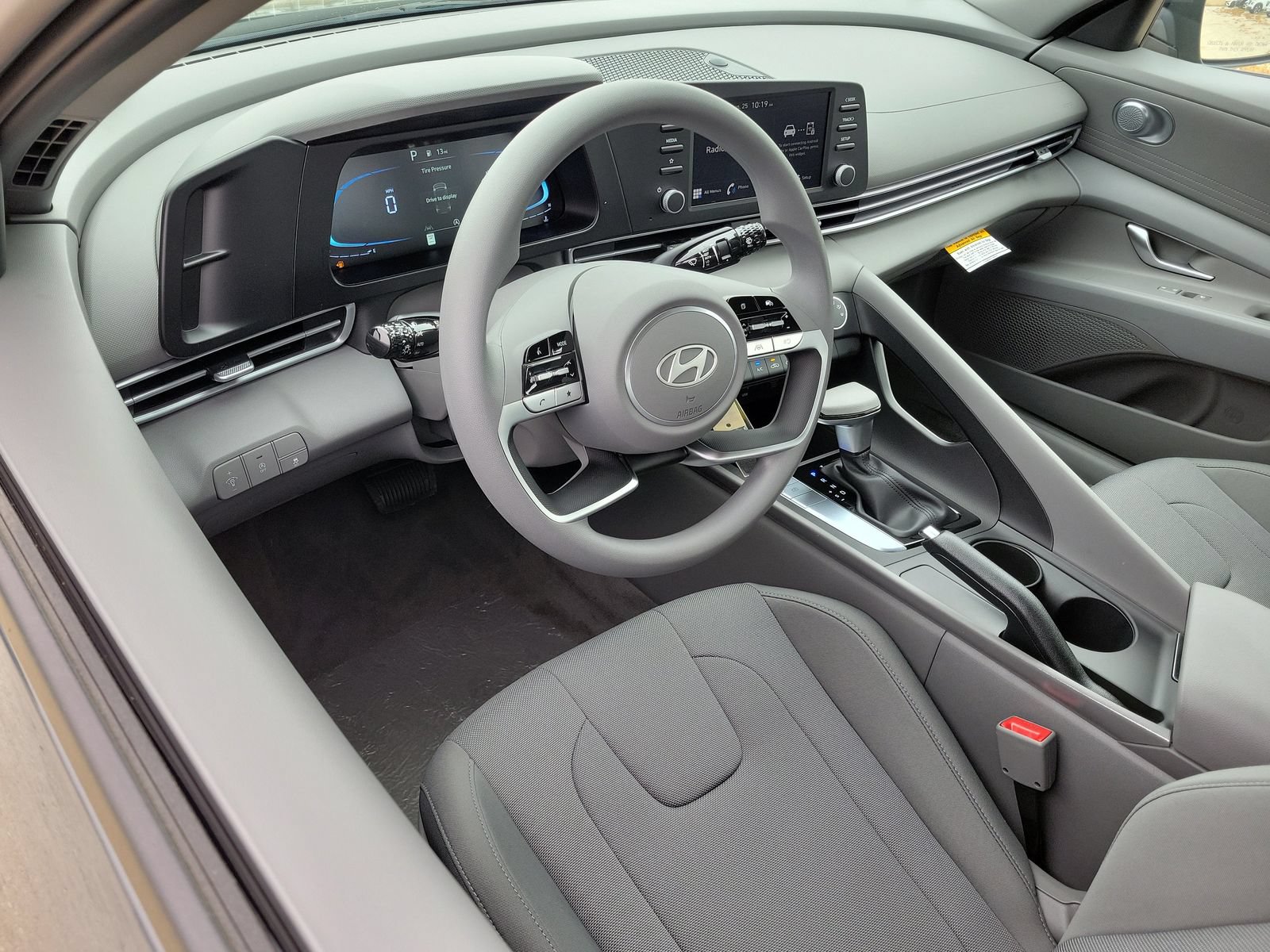 New 2026 Hyundai Elantra SE FWD image 6