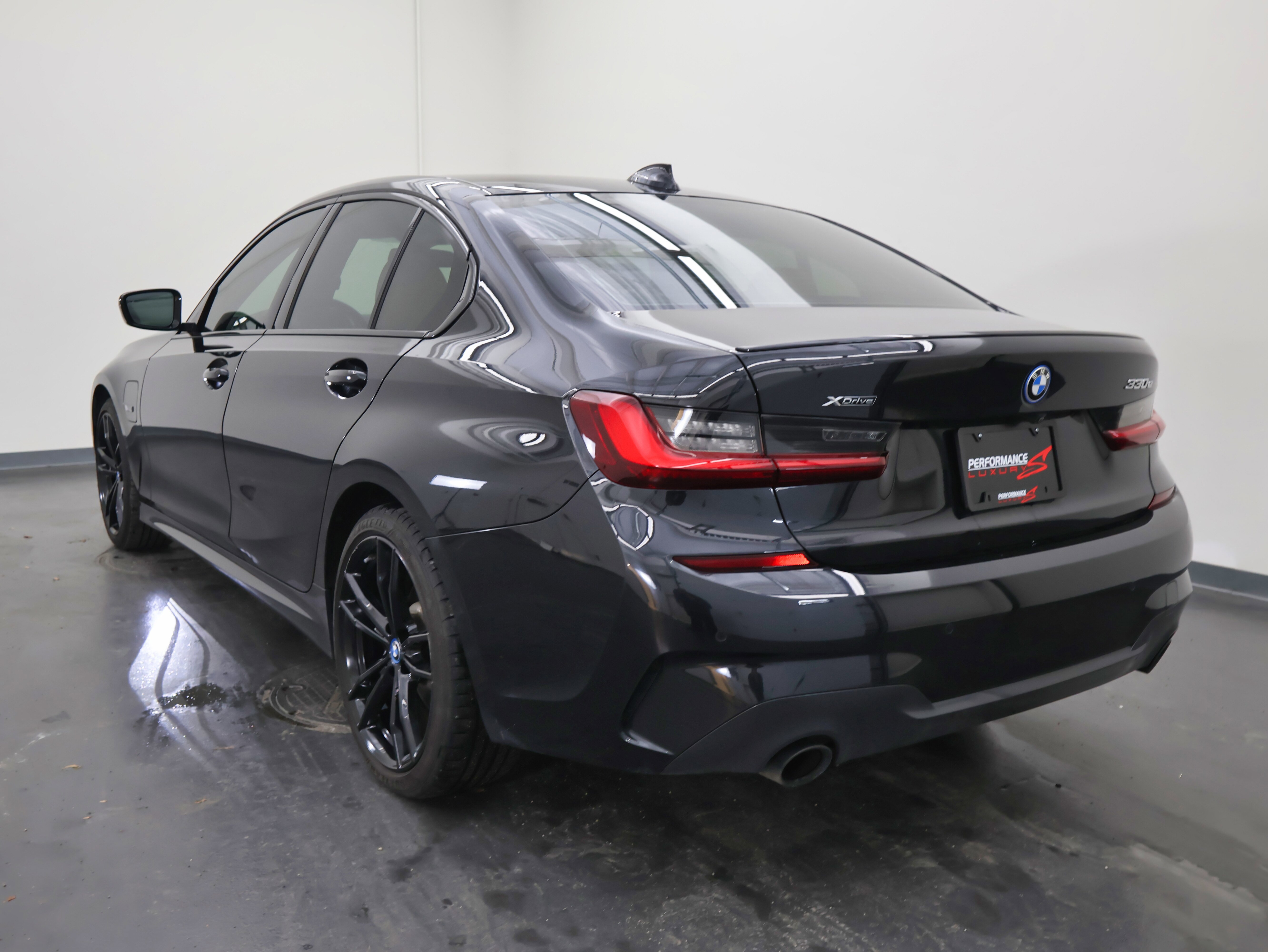 Used 2022 BMW 330e xDrive w/ M Sport Package image 5