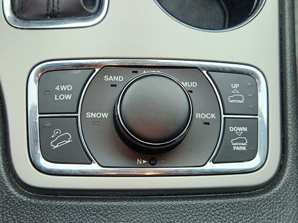 Used 2018 Jeep Grand Cherokee Overland image 40