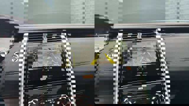 Used 2024 Land Rover Discovery S image 26