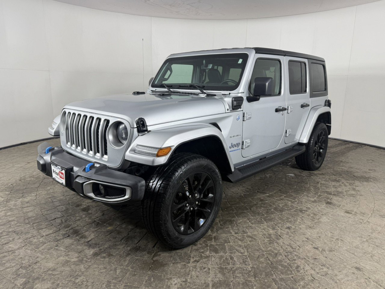 Used 2023 Jeep Wrangler Sahara w/ Cold Weather Group image 3