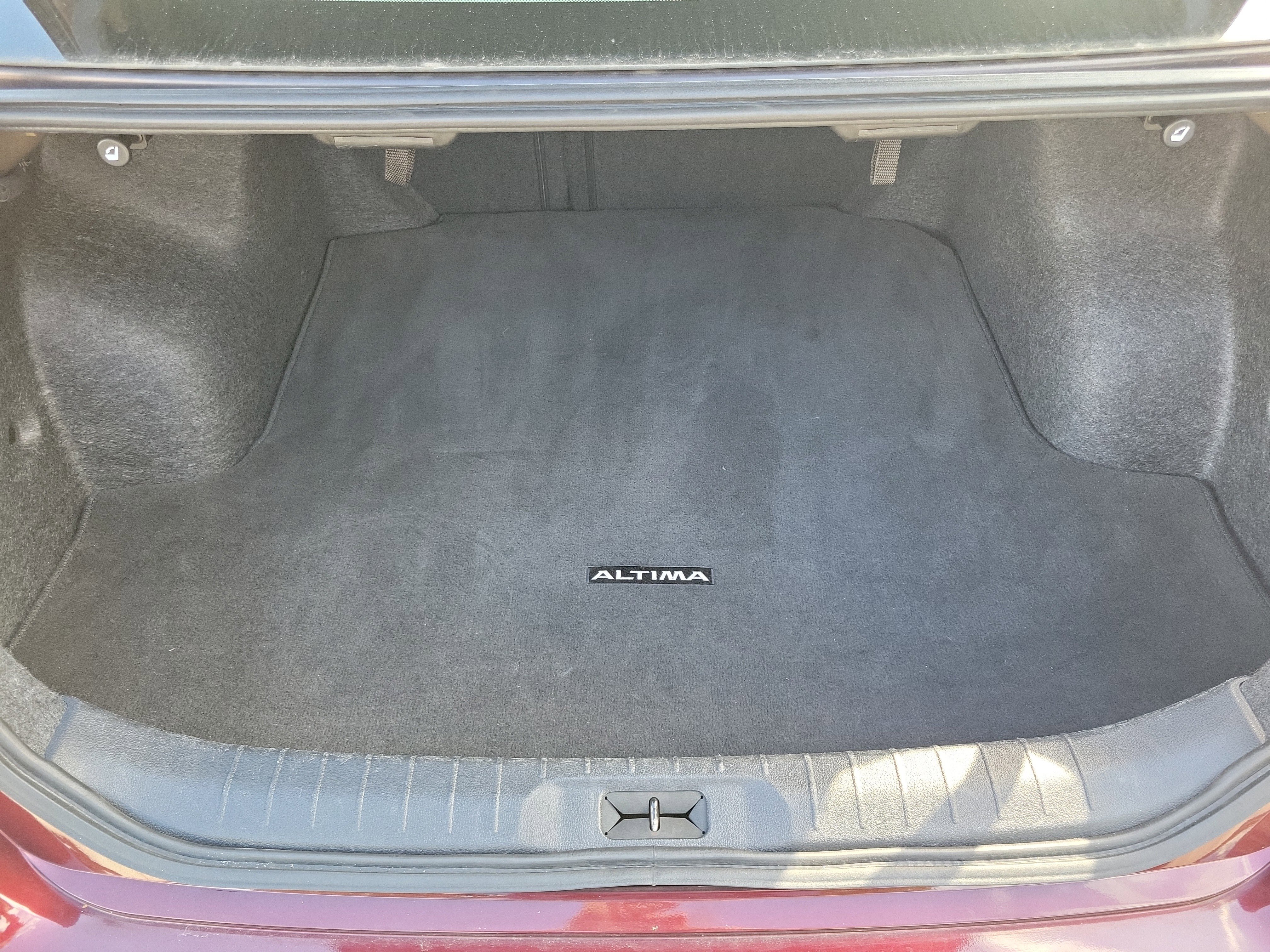Used 2025 Nissan Altima 2.5 SV FWD image 9