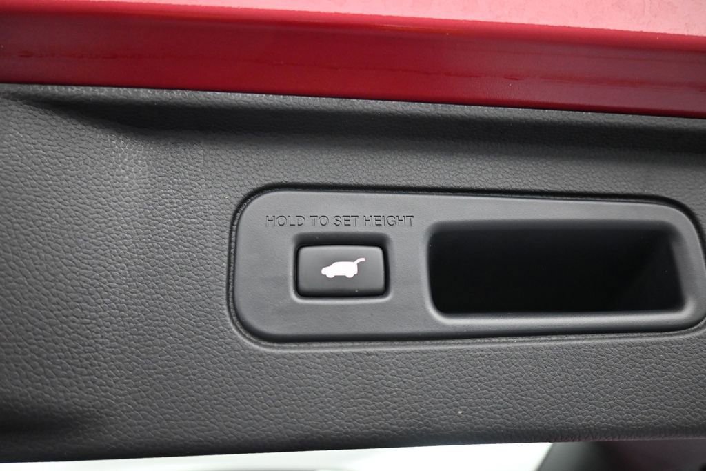 Certified 2025 Honda Pilot Black Edition image 24