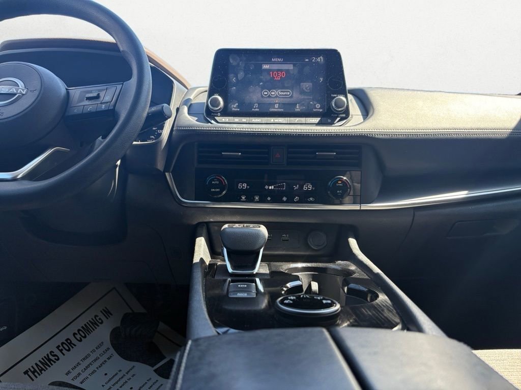 Used 2023 Nissan Rogue SV image 14