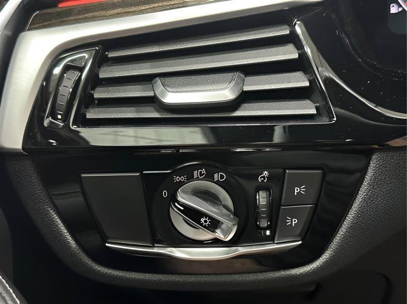 Used 2020 BMW M550i xDrive AWD/4WD image 16