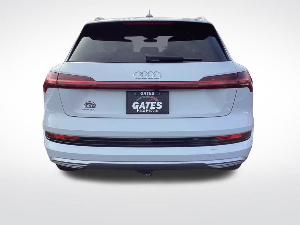 Used 2019 Audi e-tron Prestige w/ Prestige Package image 9