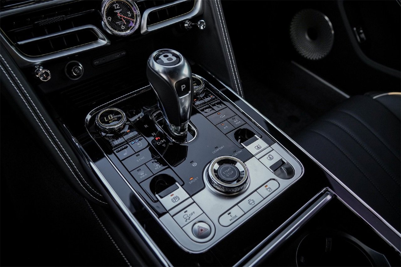 New 2026 Bentley Flying Spur Plug-In Hybrid image 28