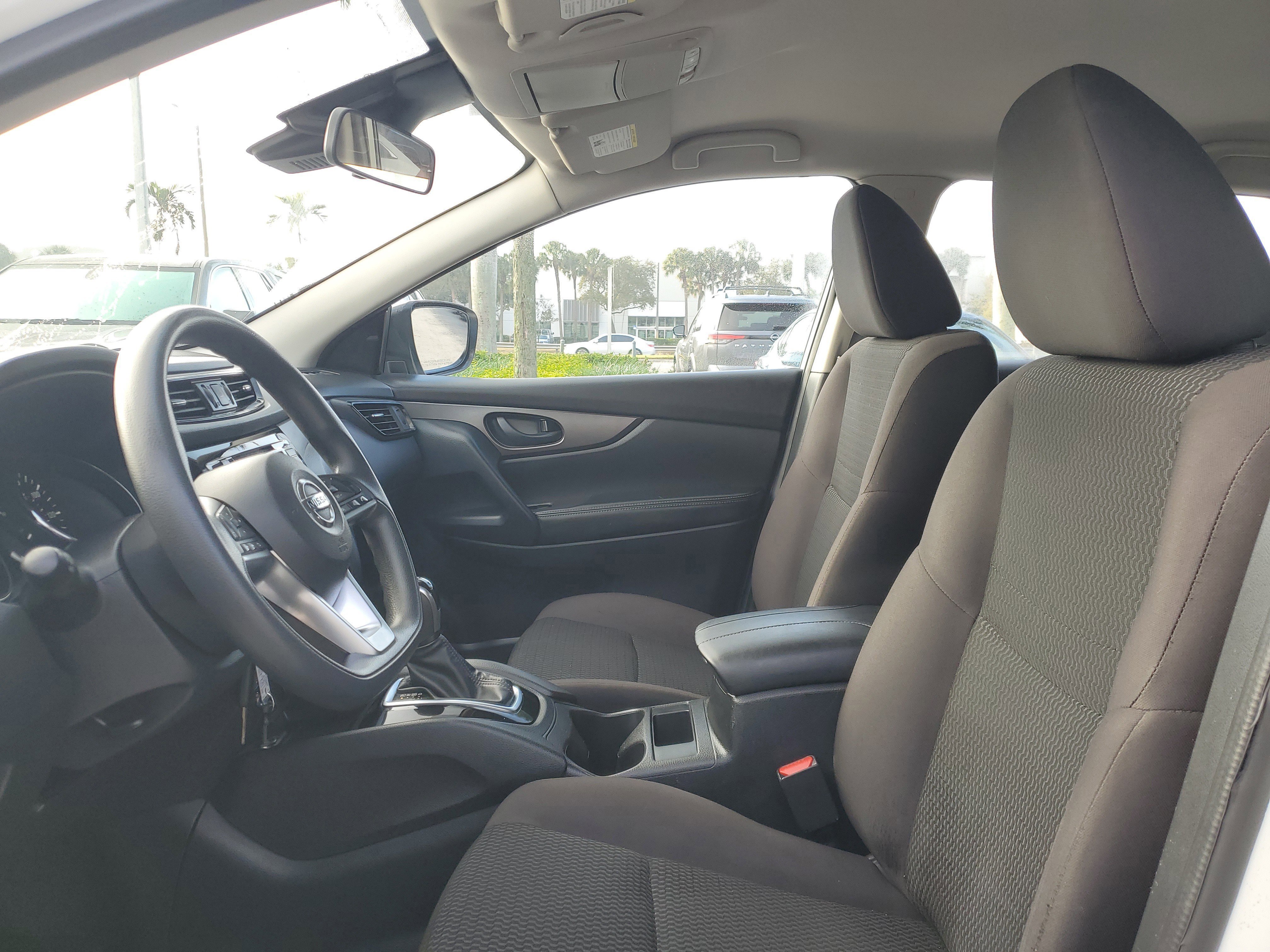 Used 2020 Nissan Rogue Sport S image 17