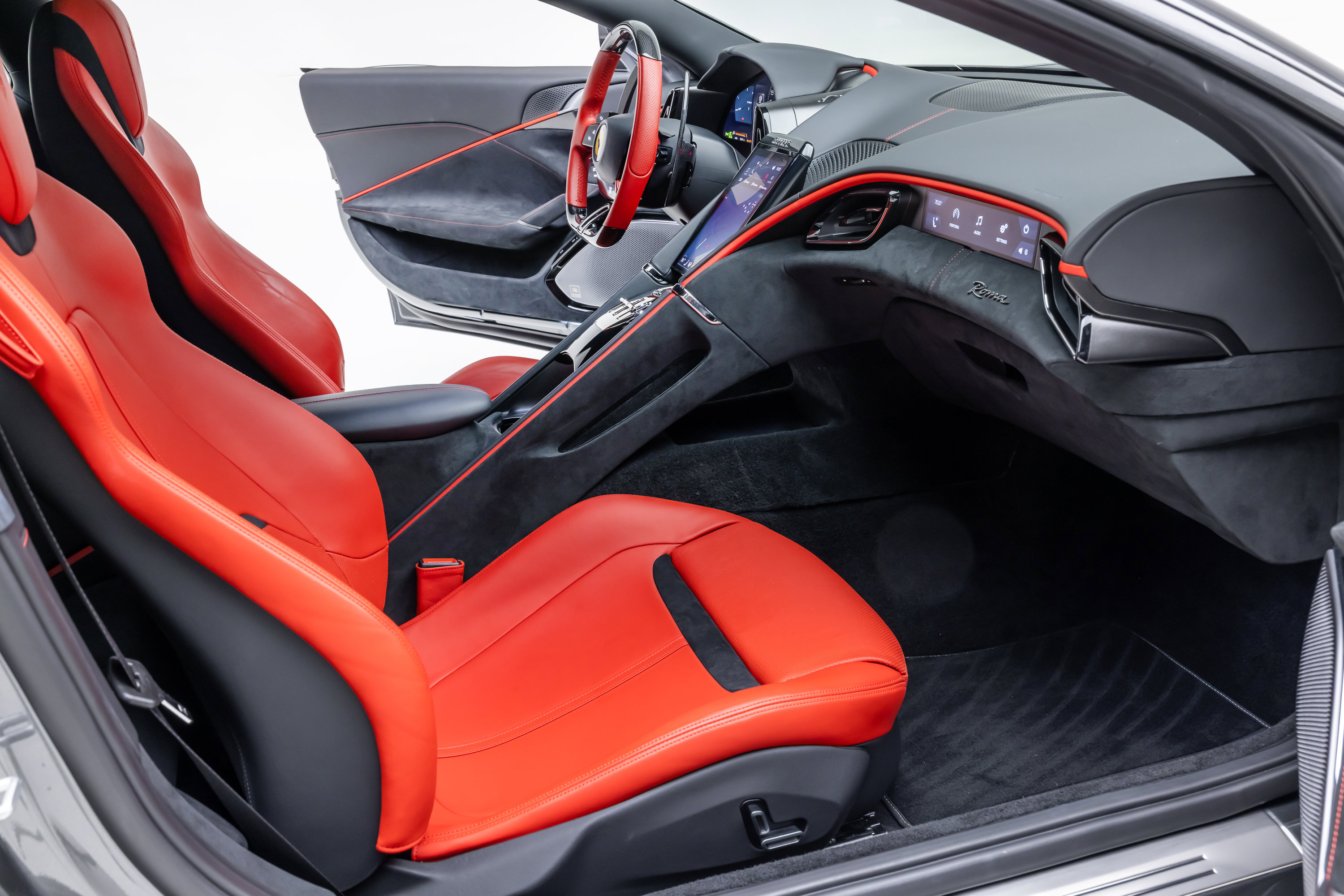 Used 2022 Ferrari Roma RWD image 28