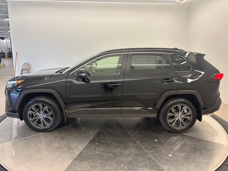 Used 2022 Toyota RAV4 XLE Premium AWD/4WD image 6