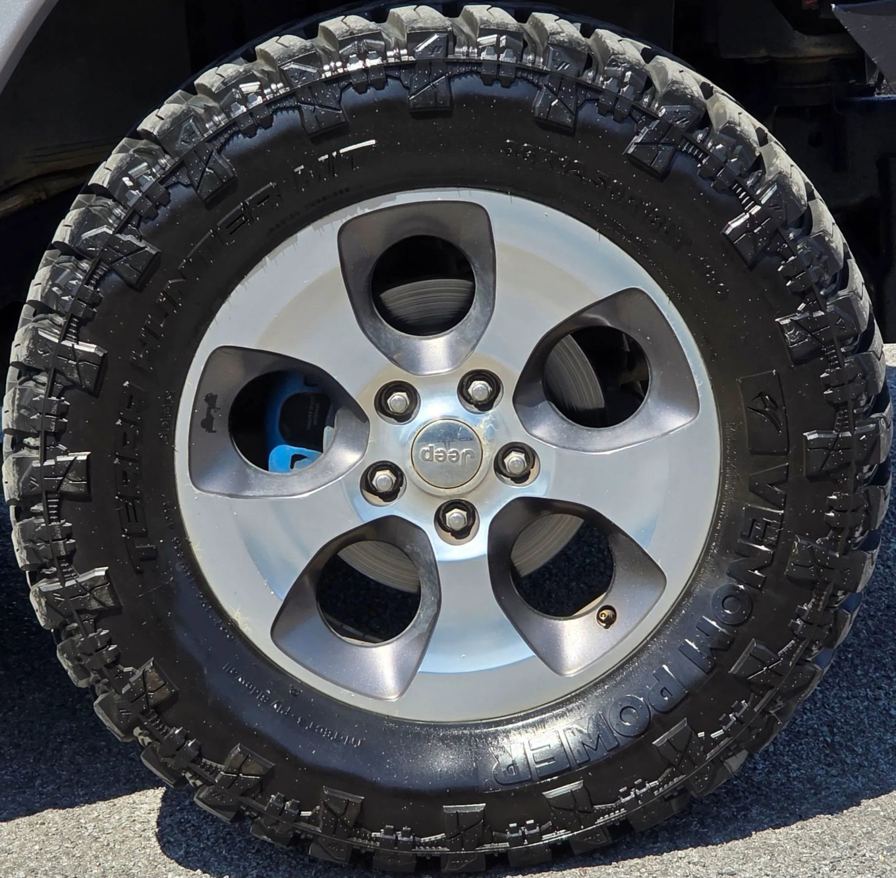 Used 2016 Jeep Wrangler Unlimited Sahara w/ Connectivity Group image 20