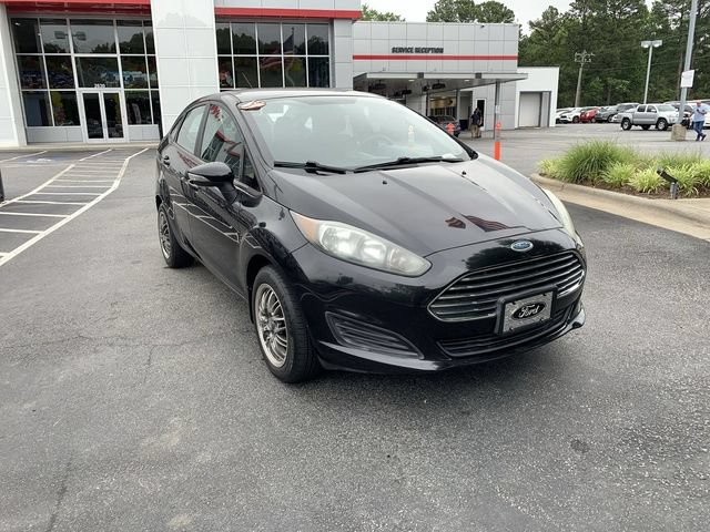 Used 2015 Ford Fiesta SE FWD image 2