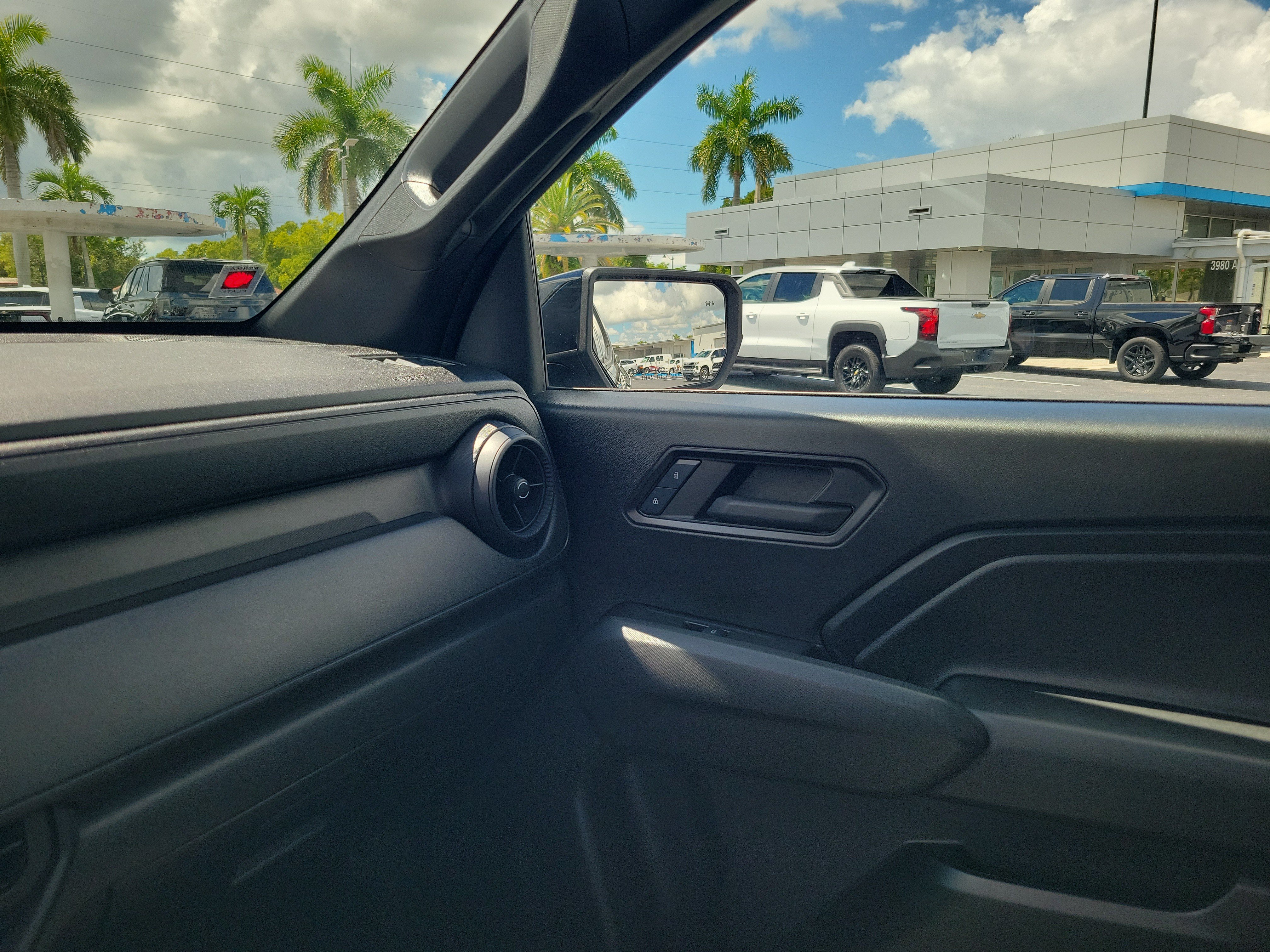 Used 2024 Chevrolet Colorado Trail Boss AWD/4WD image 28
