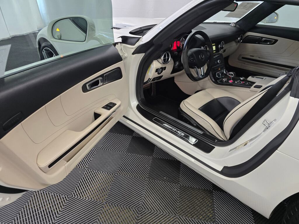 Used 2012 Mercedes-Benz SLS AMG Roadster image 31