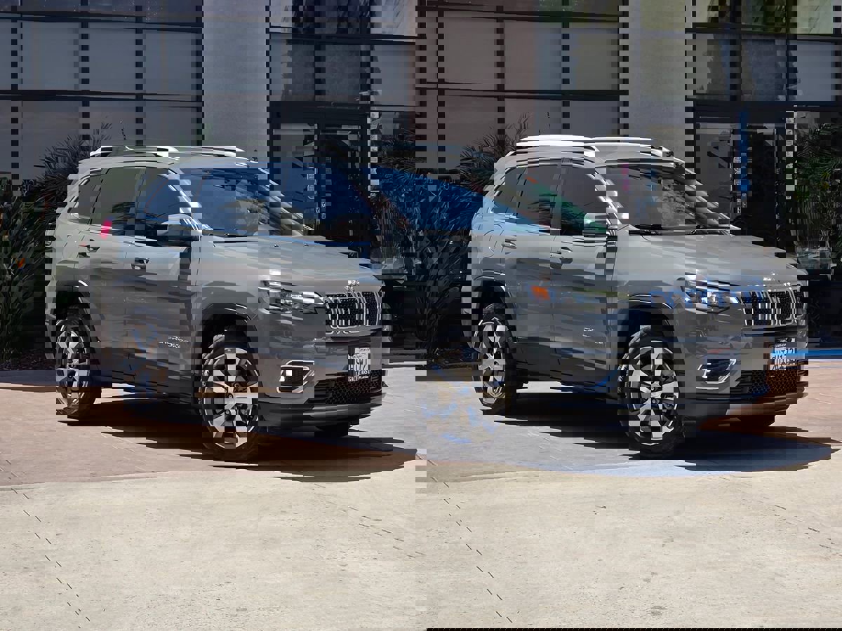 Used 2020 Jeep Cherokee Limited image 3